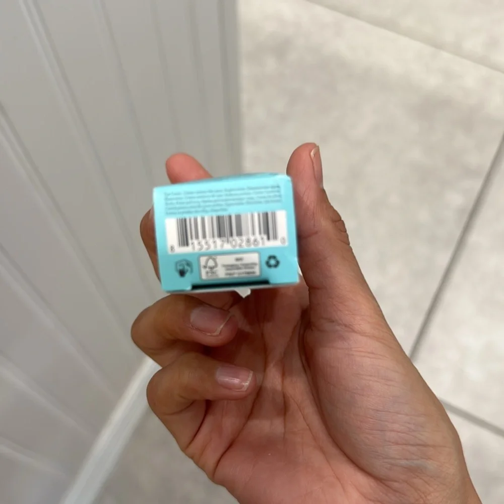 First Aid Beauty Brighten + Glow Eye Cream with Niacinamide - Picture 3 of 5